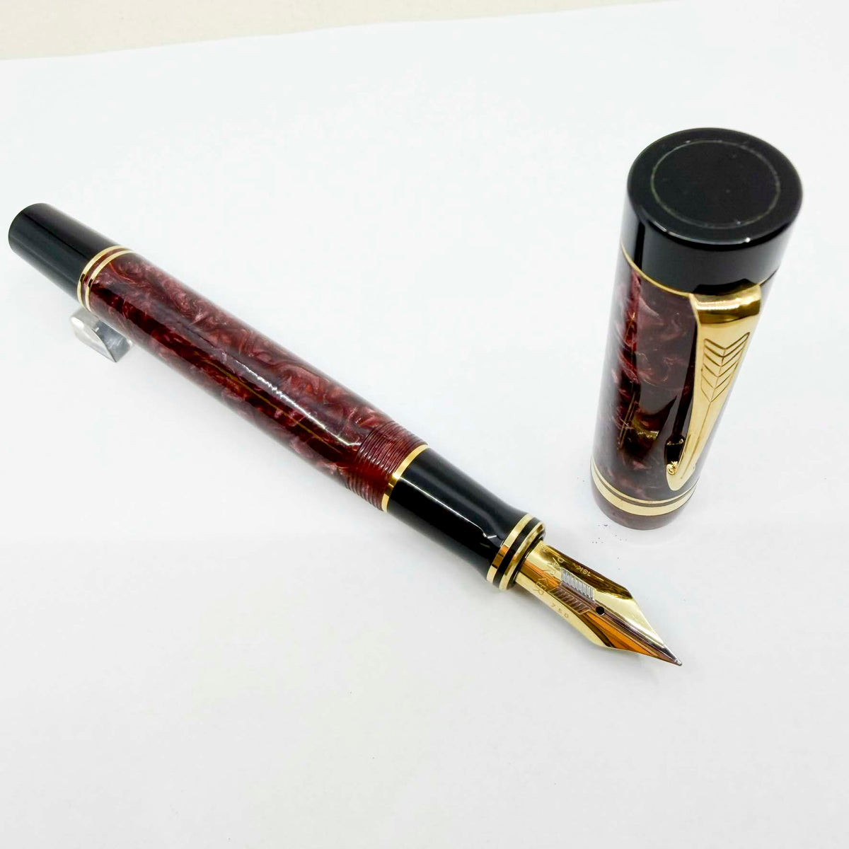 Parker Centennial (Largest Size) Marbled Maroon Duofold Fountain Pen (Circa 1990) - Extra Fine 18kt Gold Nib