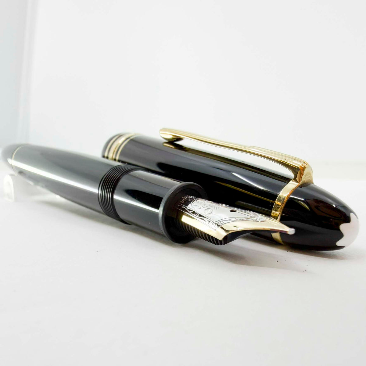 Montblanc #147 Traveler Black Resin LeGrand Meisterstuck Fountain Pen - Fine 14kt Gold Nib - CARTRIDGE FILL ONLY