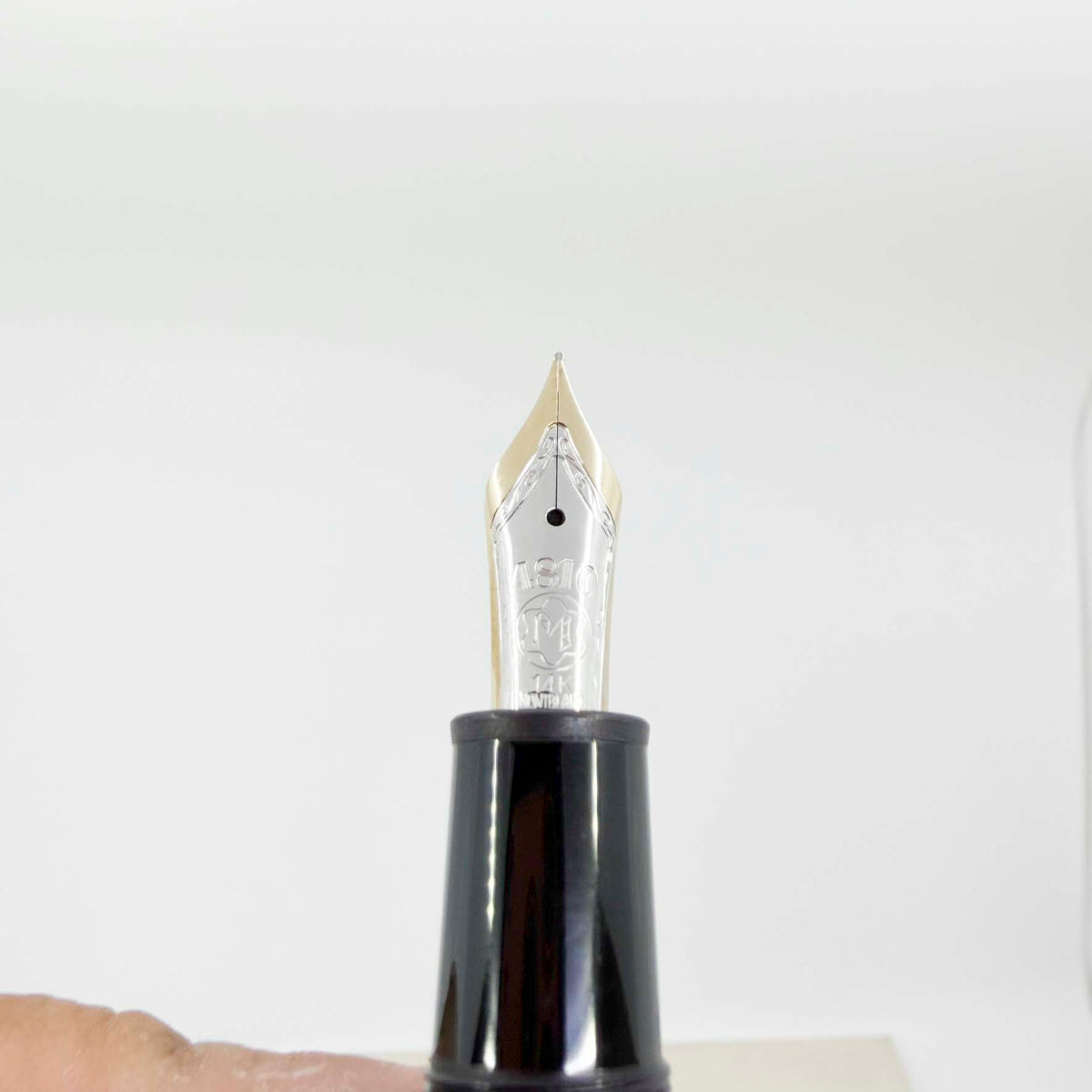 Montblanc #147 Traveler Black Resin LeGrand Meisterstuck Fountain Pen - Fine 14kt Gold Nib - CARTRIDGE FILL ONLY