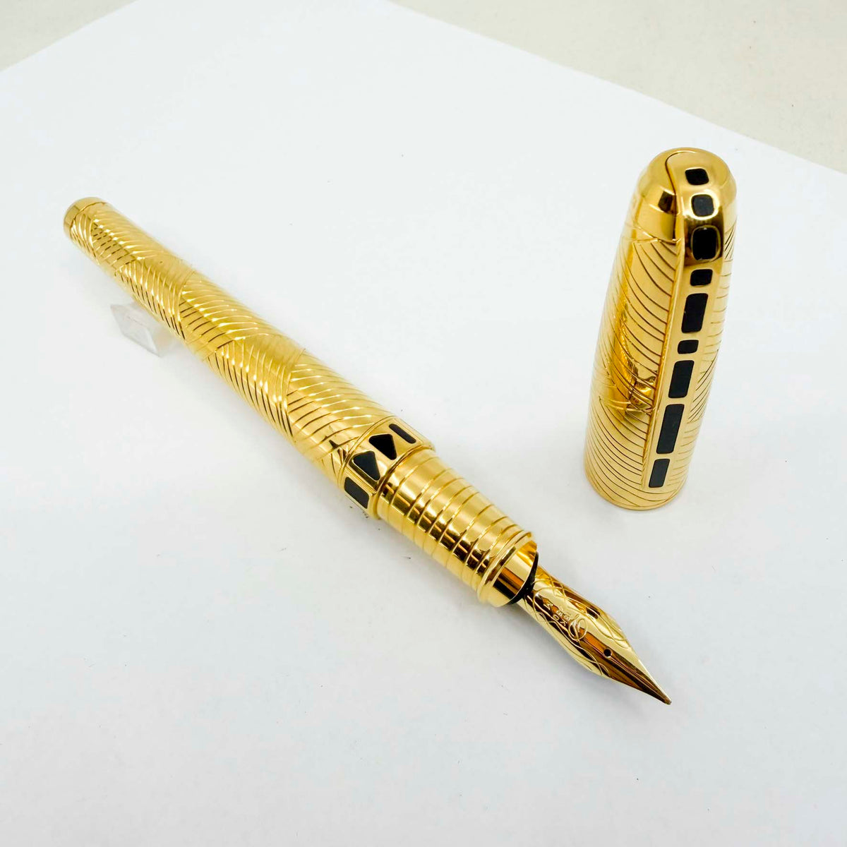 S.T. Dupont Afrika Limited Edition  Fountain Pen - Circa 2000 - Medium 18kt Gold Nib