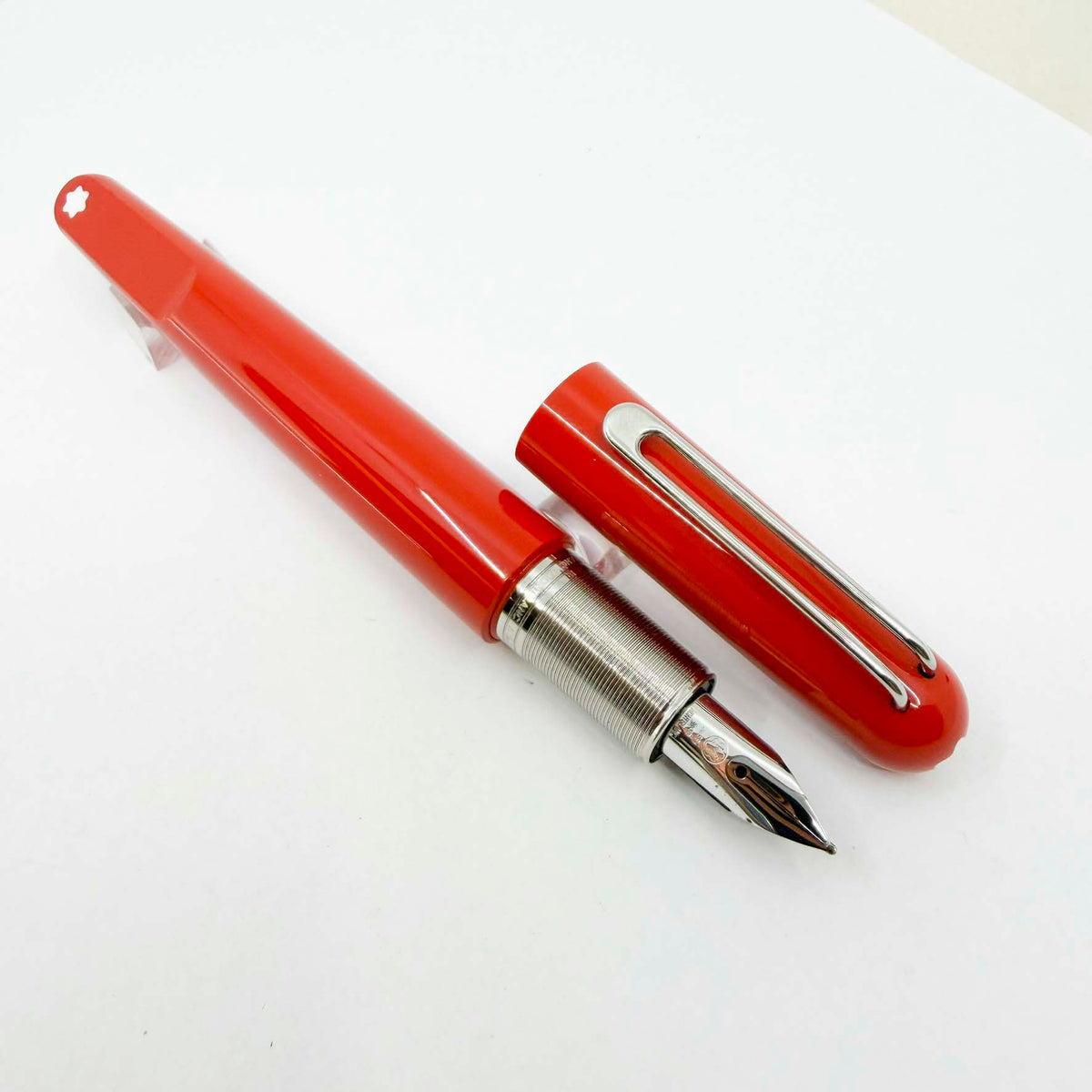 Montblanc Marc Newsom M ULTRA RED Special Edition Fountain Pen - Medium 14kt Gold Nib