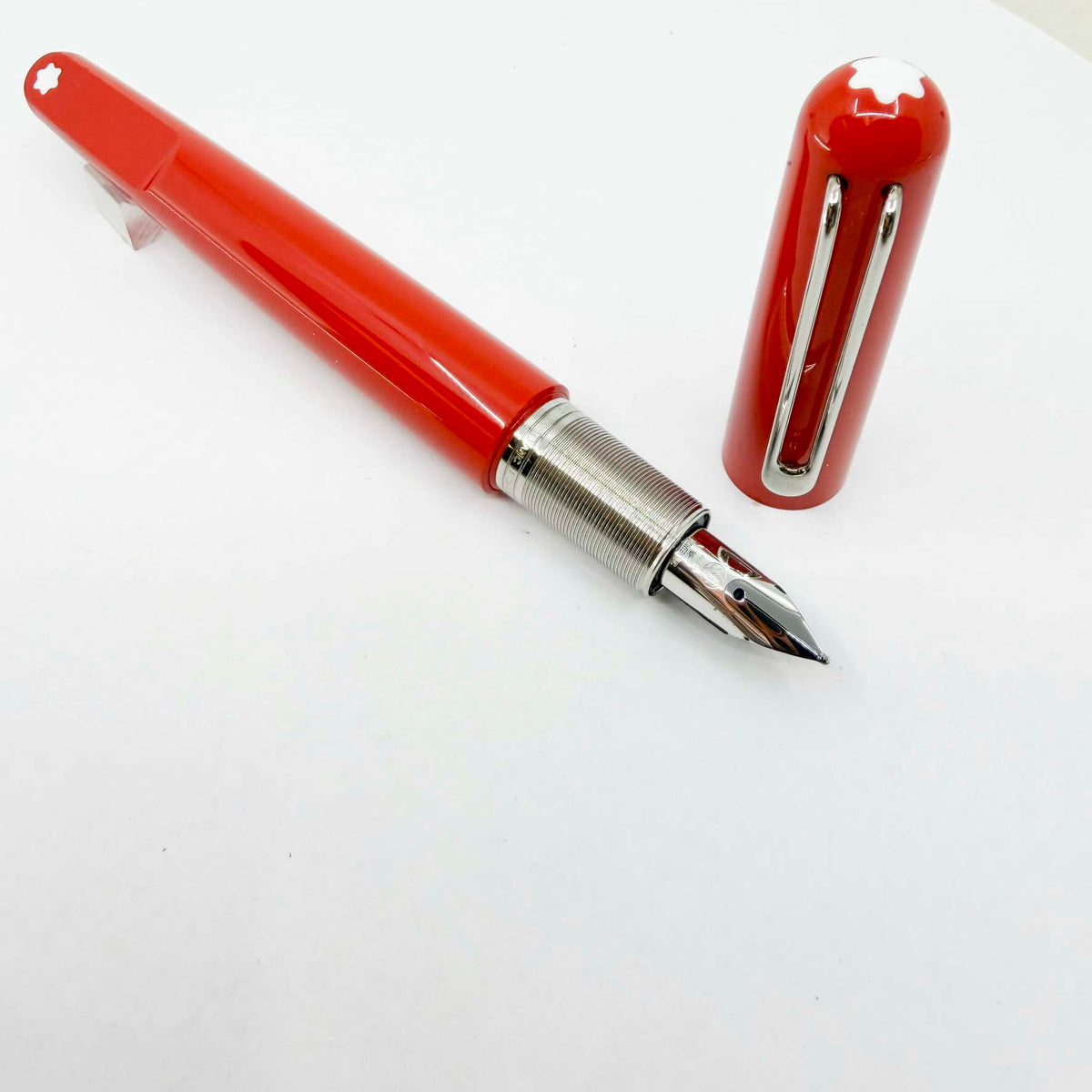 Montblanc Marc Newsom M ULTRA RED Special Edition Fountain Pen - Medium 14kt Gold Nib