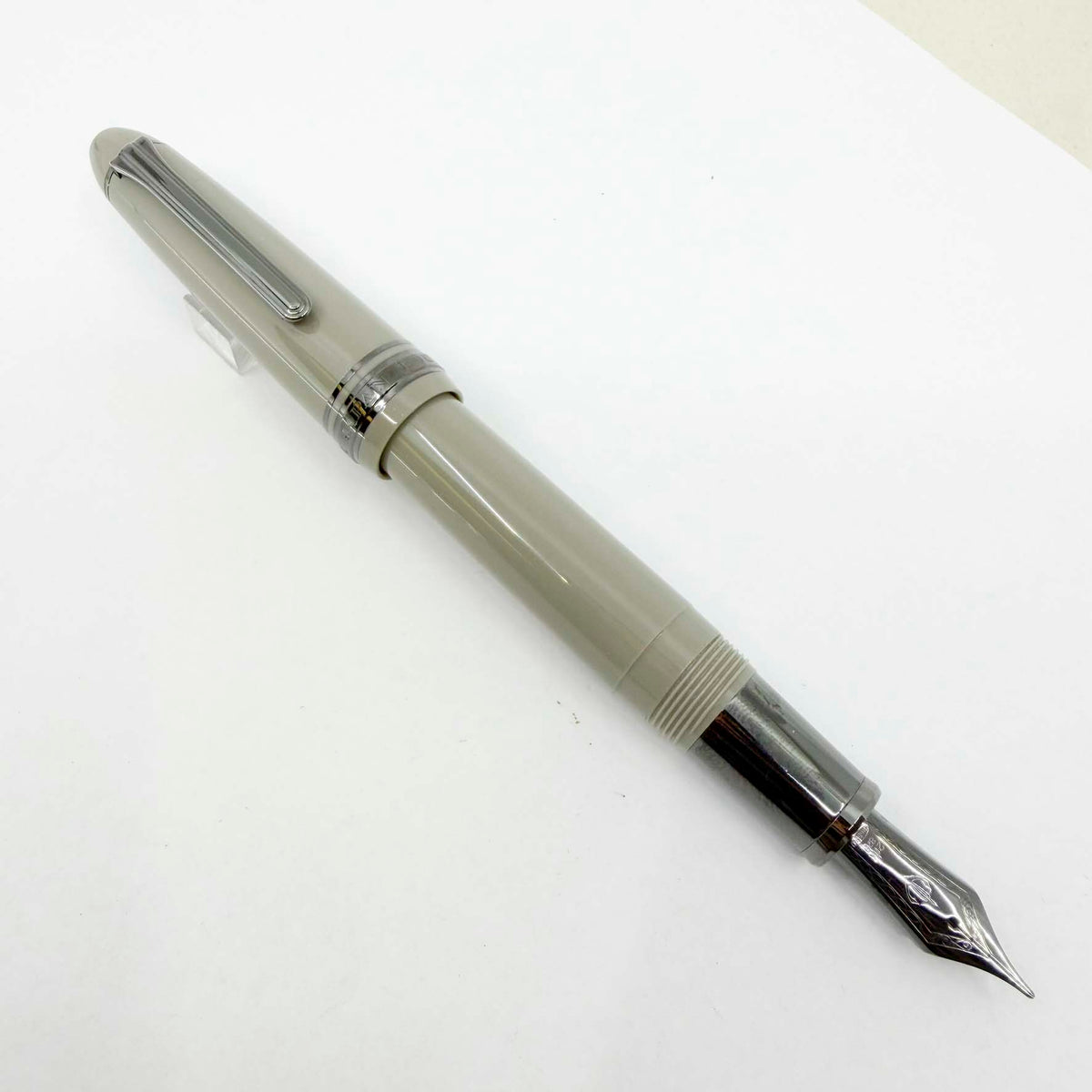 Sailor 1911 Large Special Edition Light Gray Themis  Fountain Pen - Medium 21kt Gold Nib