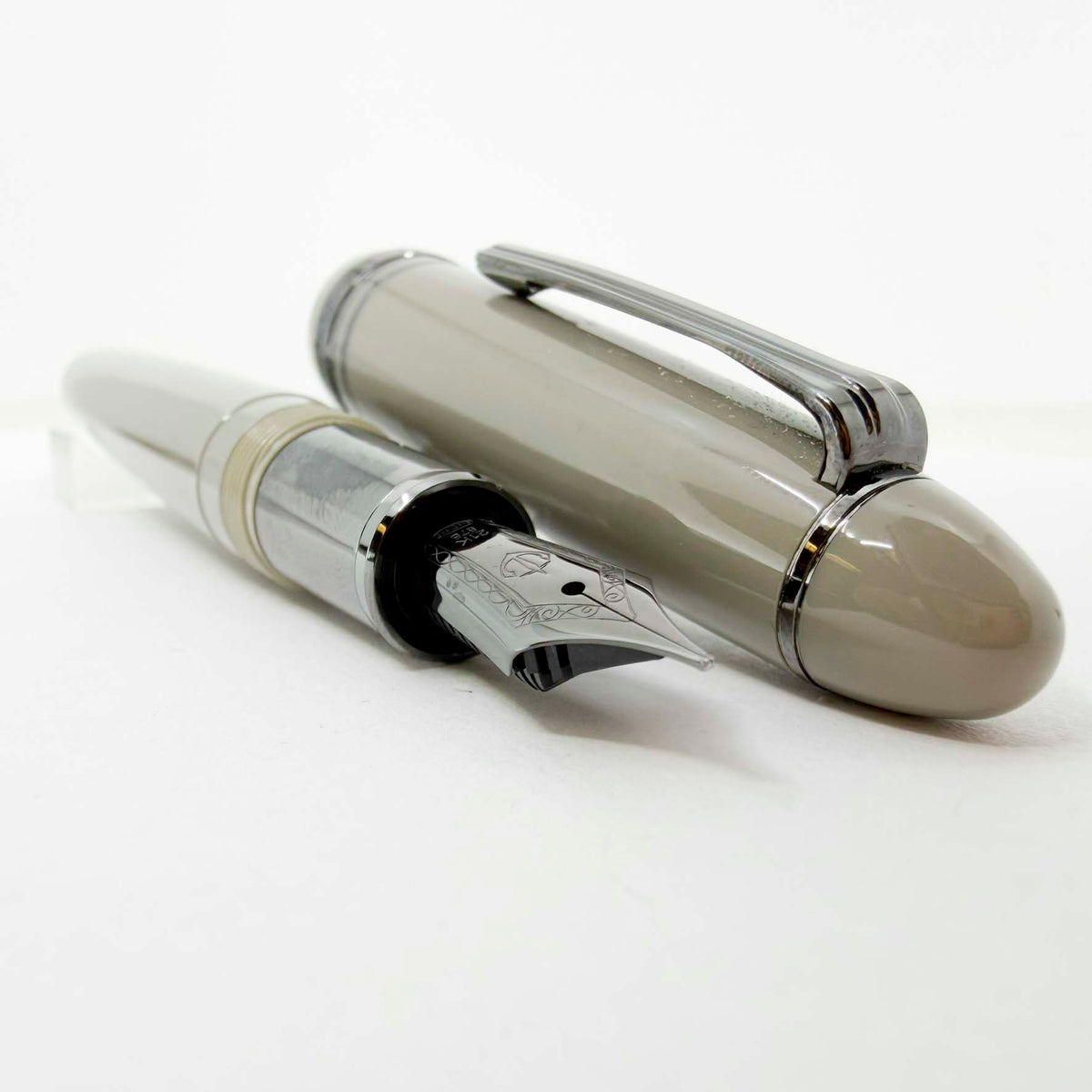 Sailor 1911 Large Special Edition Light Gray Themis  Fountain Pen - Medium 21kt Gold Nib