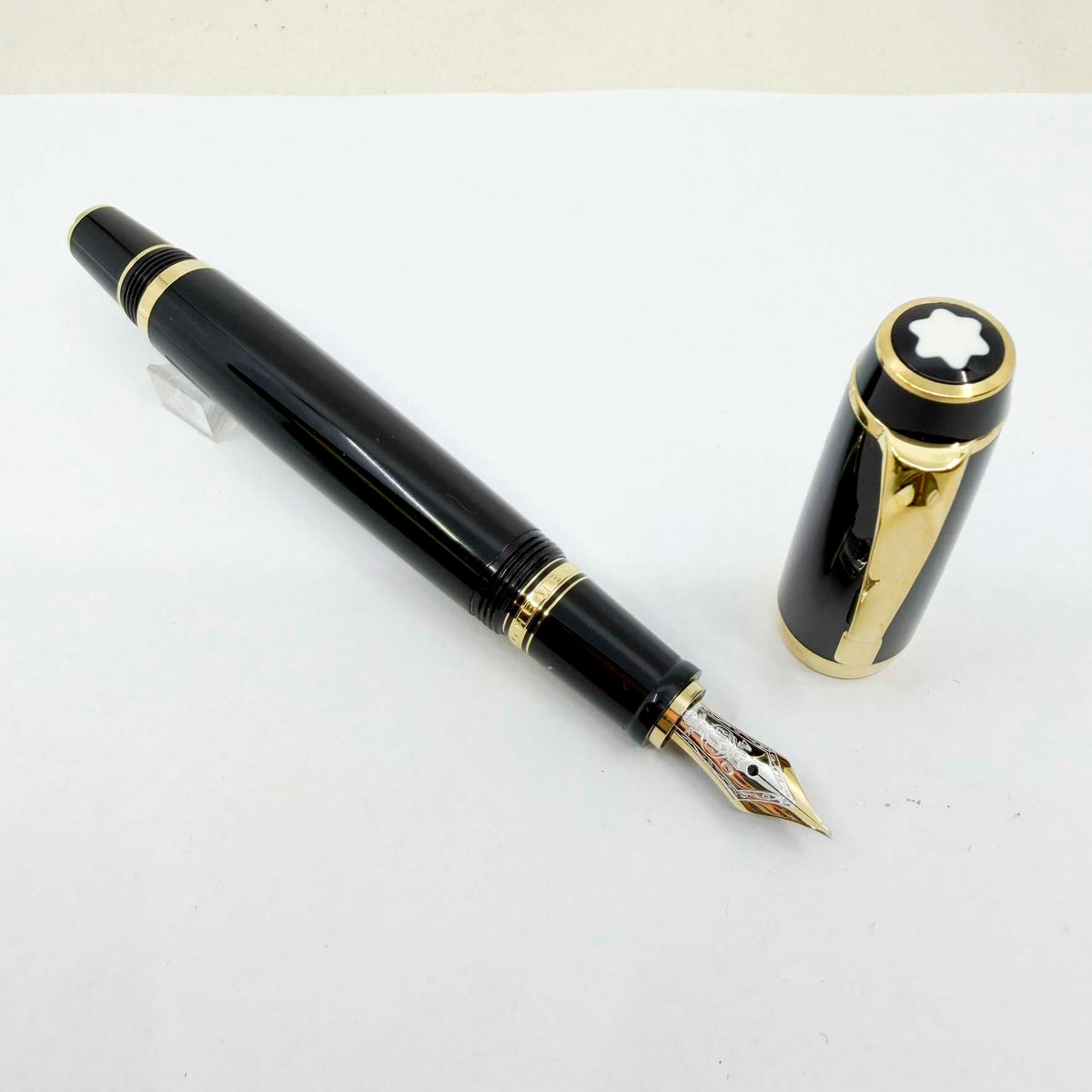 Montblanc Larger Size Boheme Fountain Pen - Fixed Nib (Non-Retractable) - Stoneless Model - Fine 14kt Gold Nib