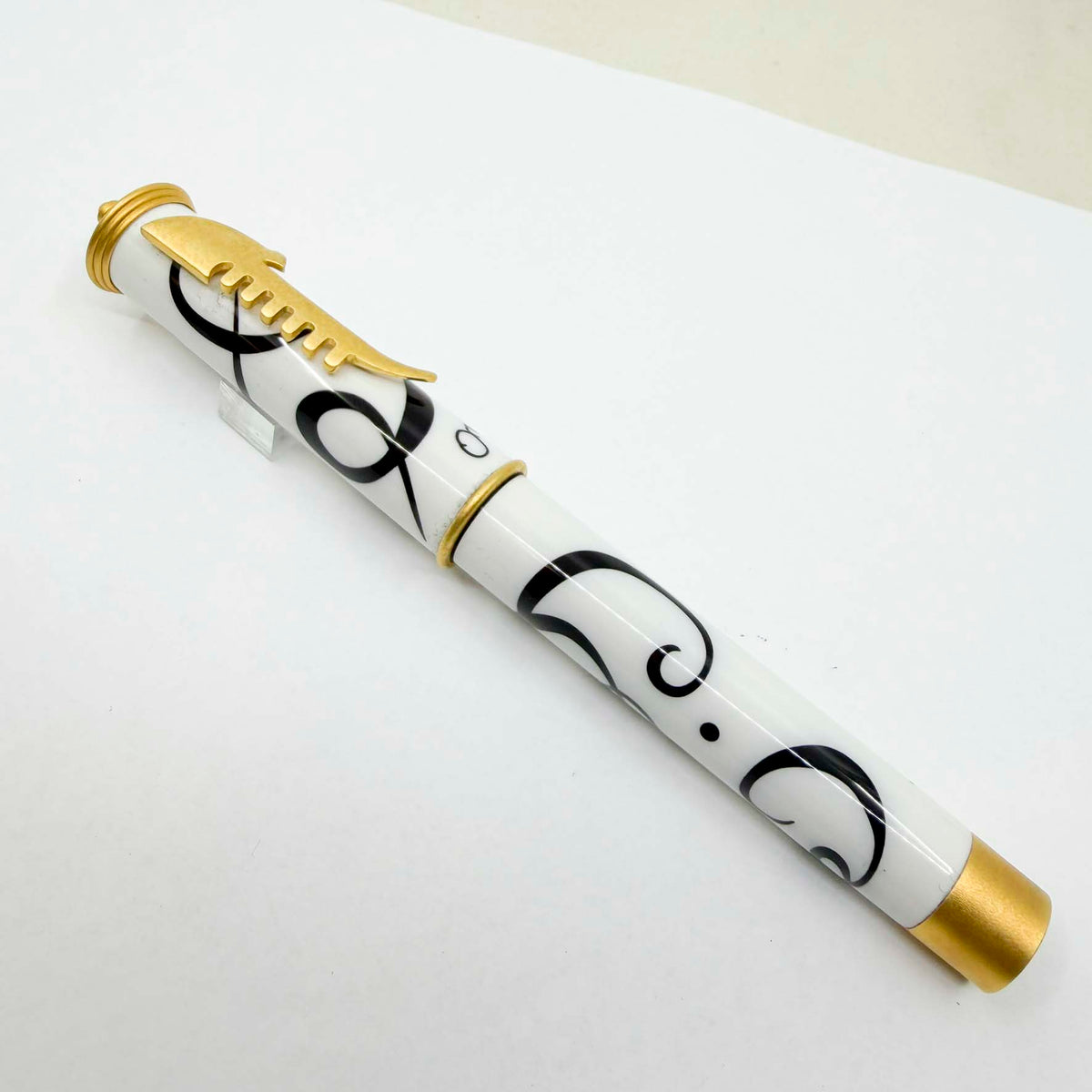 OMAS Emozioni Di Carnevale Limited Edition Fountain Pen - Fine 18kt Gold Nib