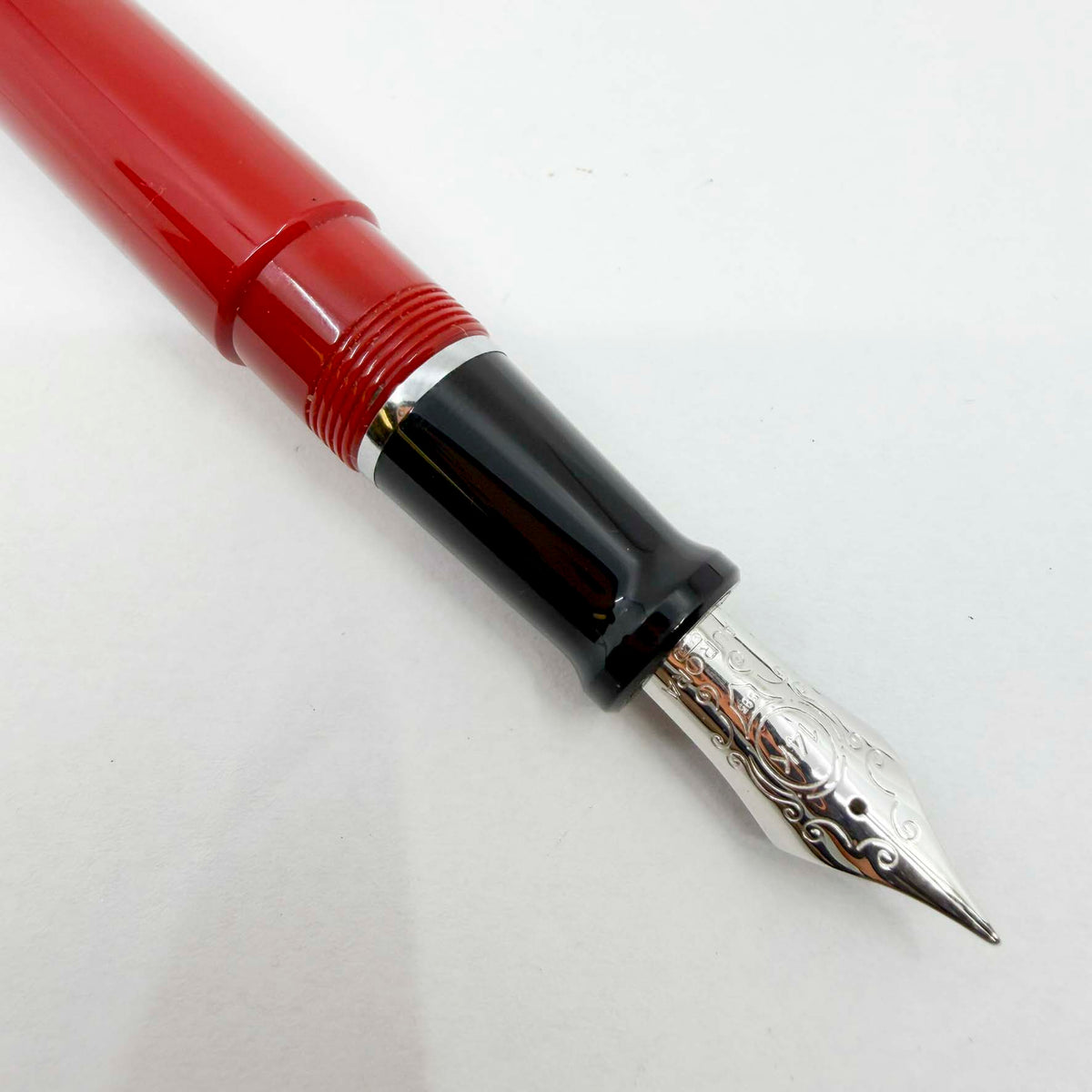 Aurora Burgundy Talentum Chrome Trim Fountain Pen - Fine 14kt Gold Nib - MINT
