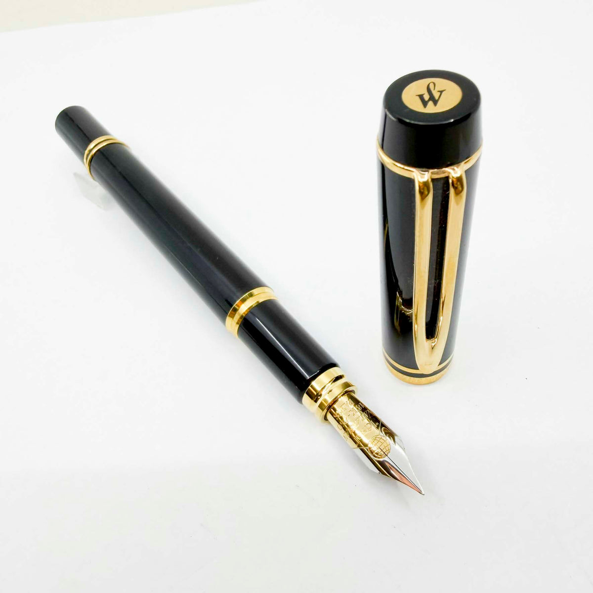 Waterman Man 100 Black Fountain Pen - Fine 18kt Gold Nib