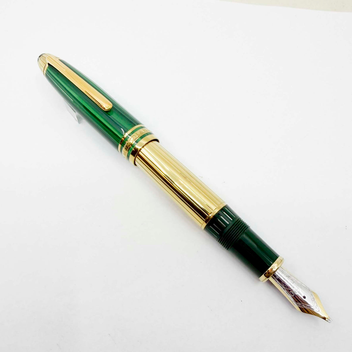 Montblanc Solitaire 146 Czar Nikolai LeGrand Fountain Pen - Striped Malachite Cap/Gold Vermeil Pinstriped Barrel & Cap Trim - Broad 18kt Gold Nib