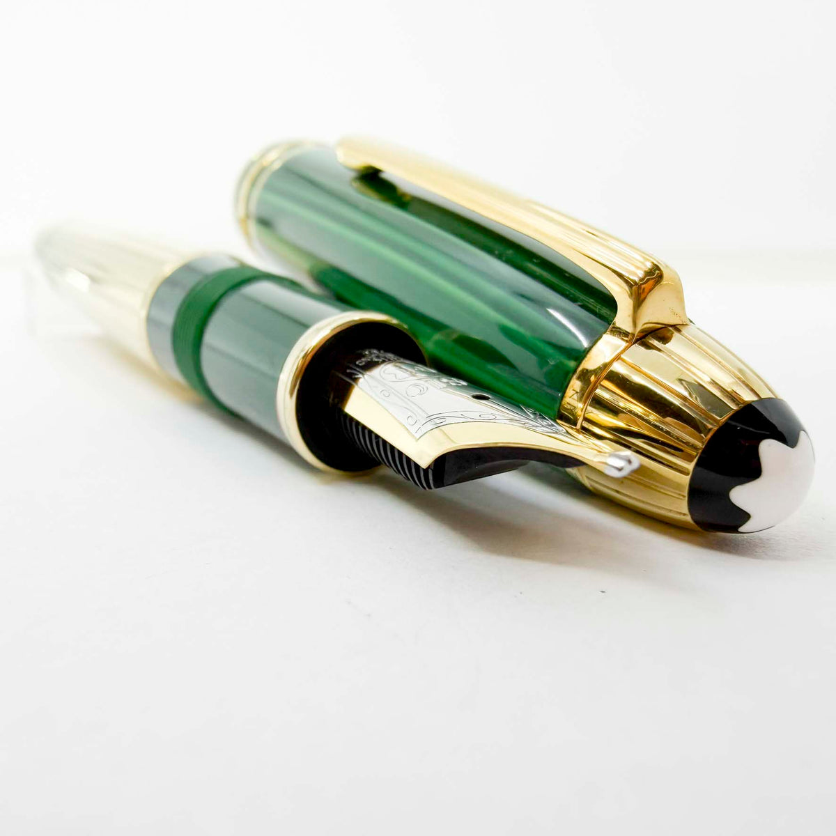 Montblanc Solitaire 146 Czar Nikolai LeGrand Fountain Pen - Striped Malachite Cap/Gold Vermeil Pinstriped Barrel & Cap Trim - Broad 18kt Gold Nib