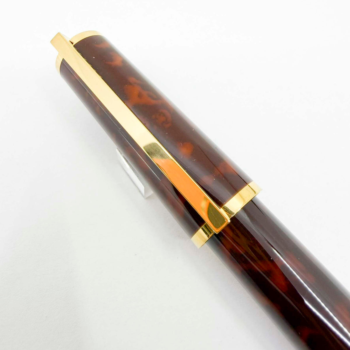 S.T. Dupont Montparnasse Chairman (Largest) Tortoiseshell Laque de Chine Fountain Pen - Medium 18kt Gold Nib
