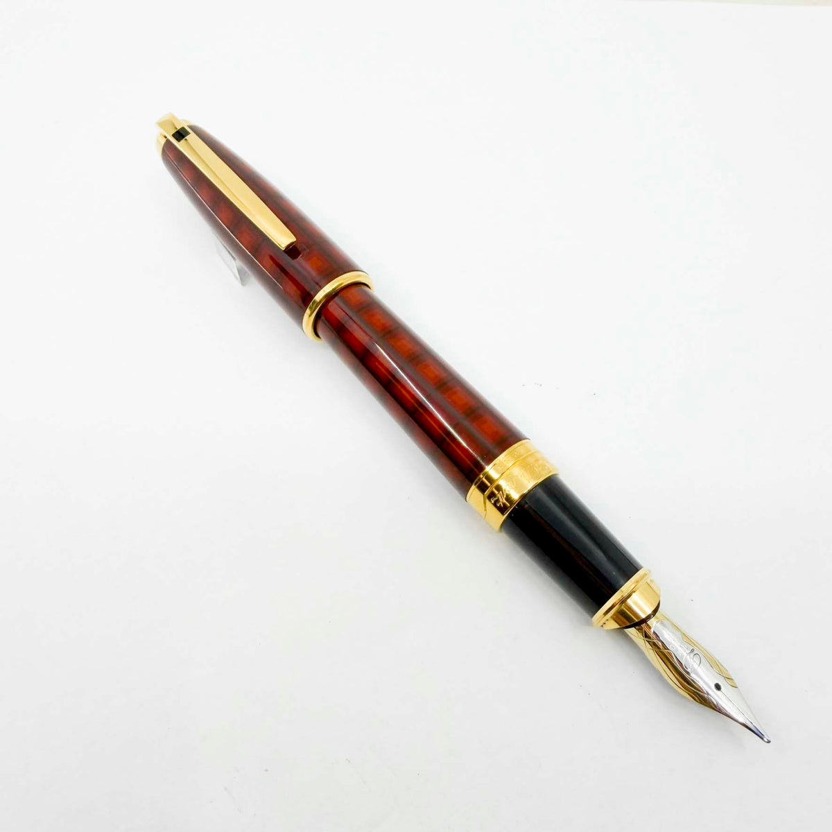 S.T. Dupont Orpheo Vertigo Largest Size Fountain Pen - Medium 18kt Gold Nib
