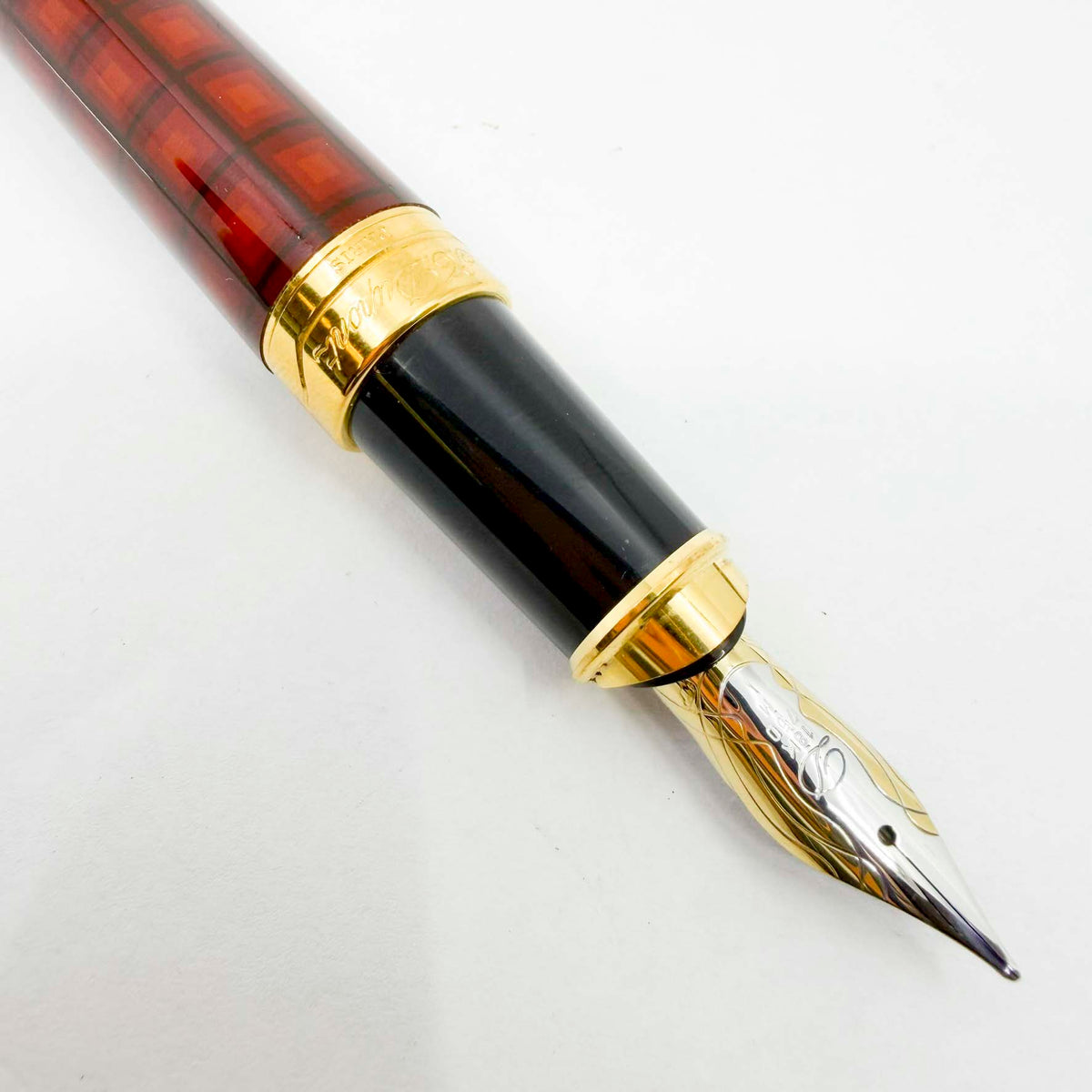 S.T. Dupont Orpheo Vertigo Largest Size Fountain Pen - Medium 18kt Gold Nib