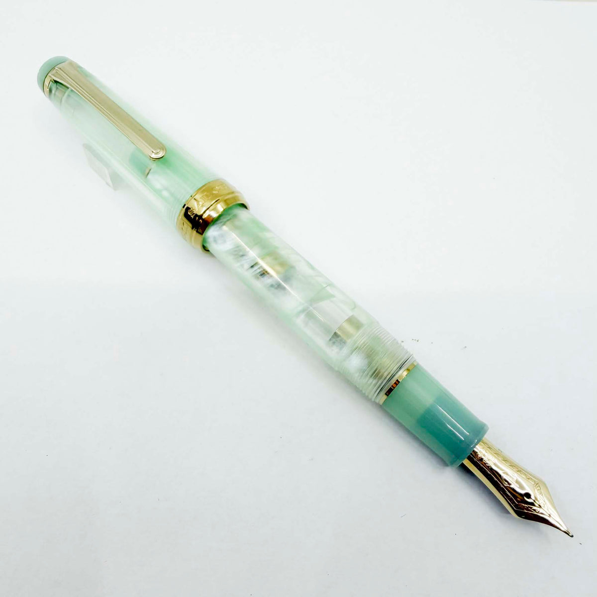 Sailor Professional Gear Veilio Pearl Mint Fountain Pen - Medium 21kt Gold Nib