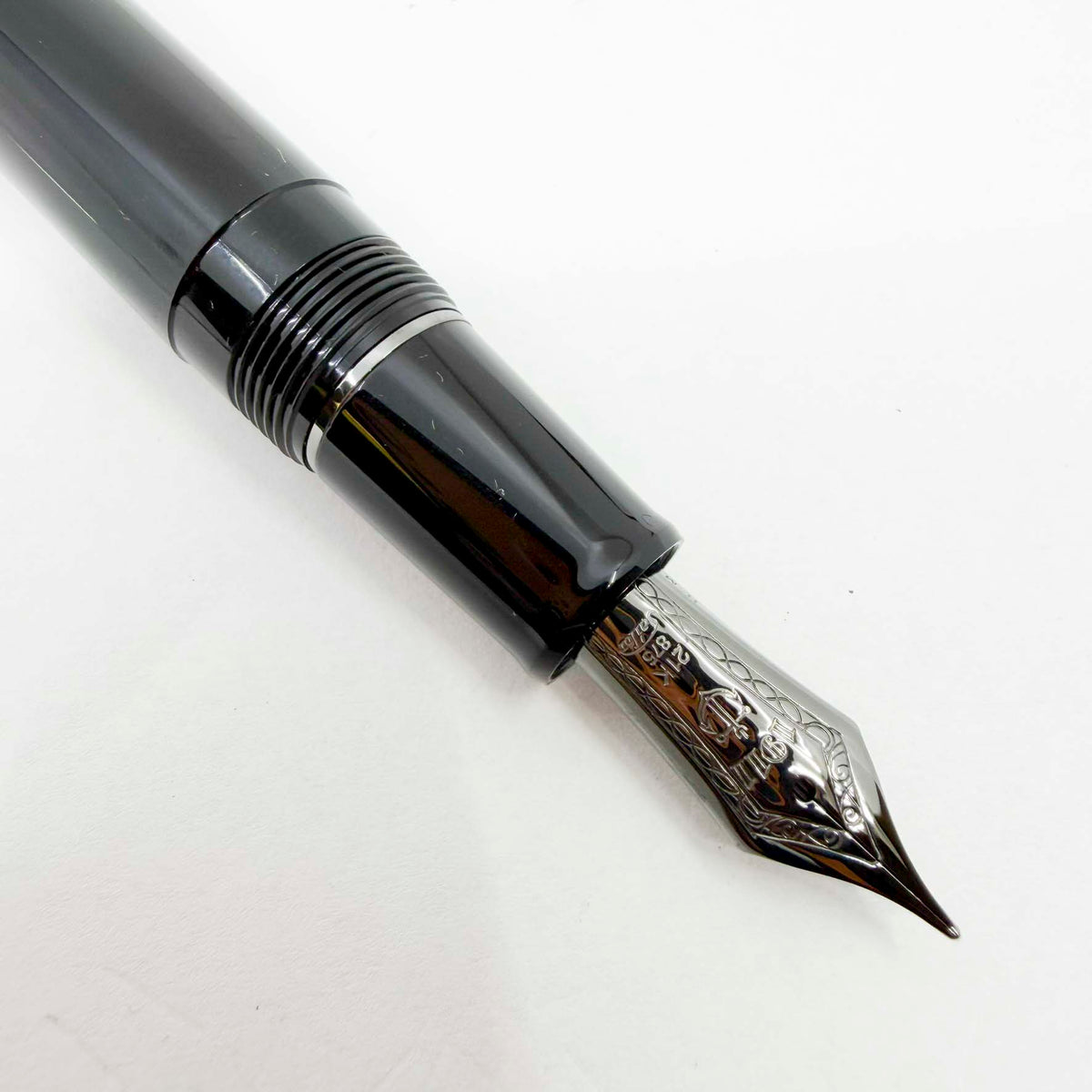 Sailor 1911 Large Black Luster Special Edition Fountain Pen - Medium 21kt Gold Nib