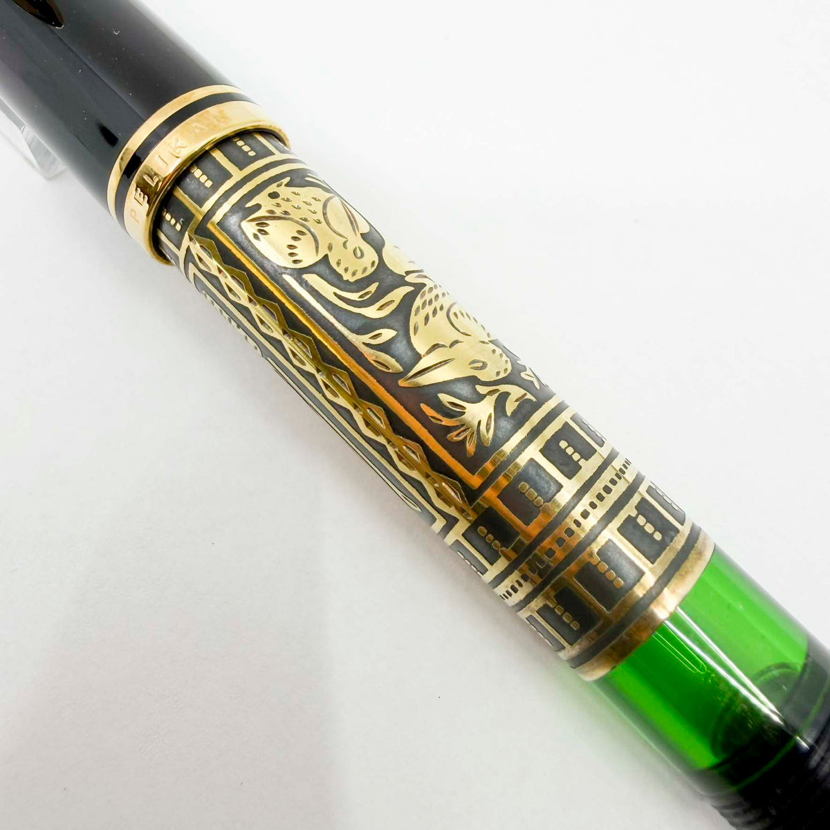 Pelikan M900 Toledo Gold Vermeil Fountain Pen - Medium 18kt Gold Nib - 1990's - Original Box & Certificate Booklet - MINT