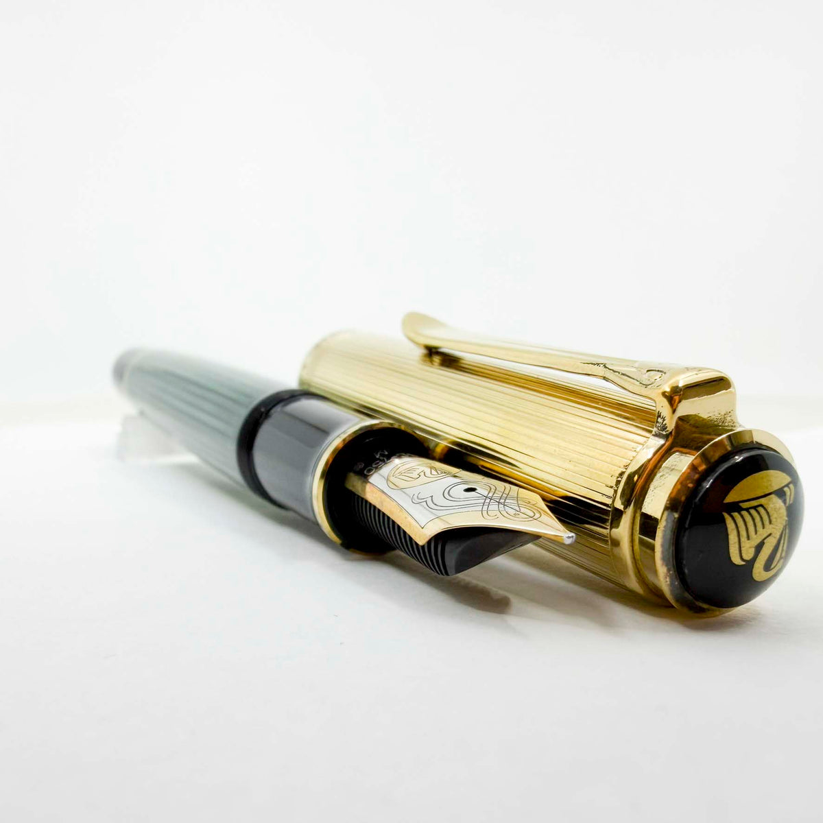 Pelikan Souveran SCARCE M1050 Vermeil Cap (Gold-Plated Sterling Silver)/Green Striped Barrel Fountain Pen - Medium 18kt Gold Nib