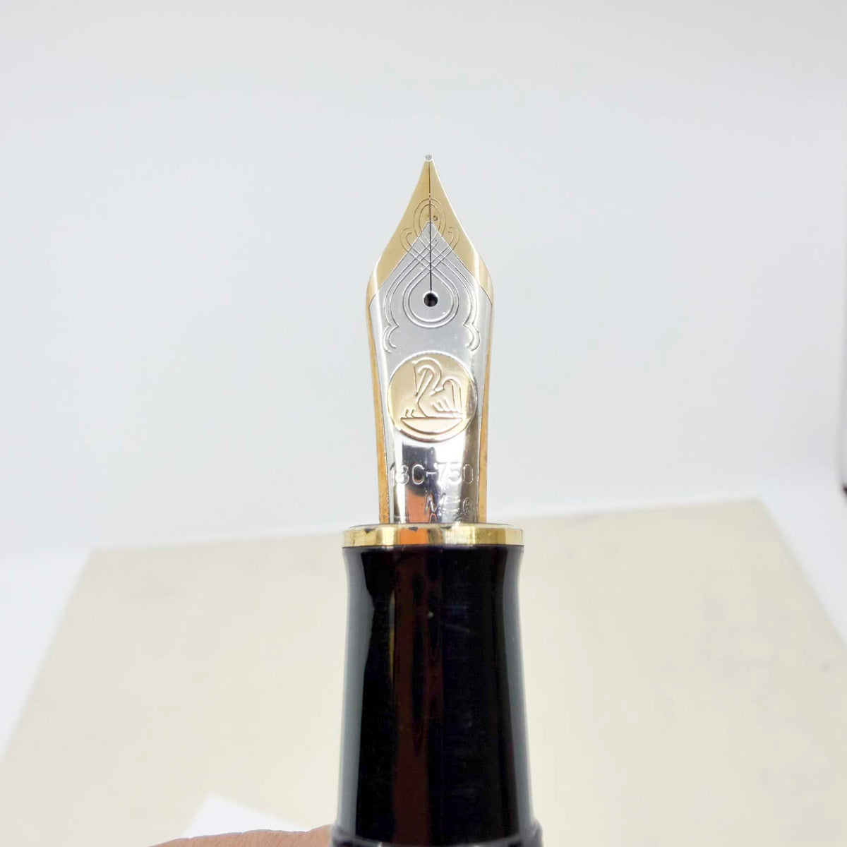 Pelikan Souveran SCARCE M1050 Vermeil Cap (Gold-Plated Sterling Silver)/Green Striped Barrel Fountain Pen - Medium 18kt Gold Nib