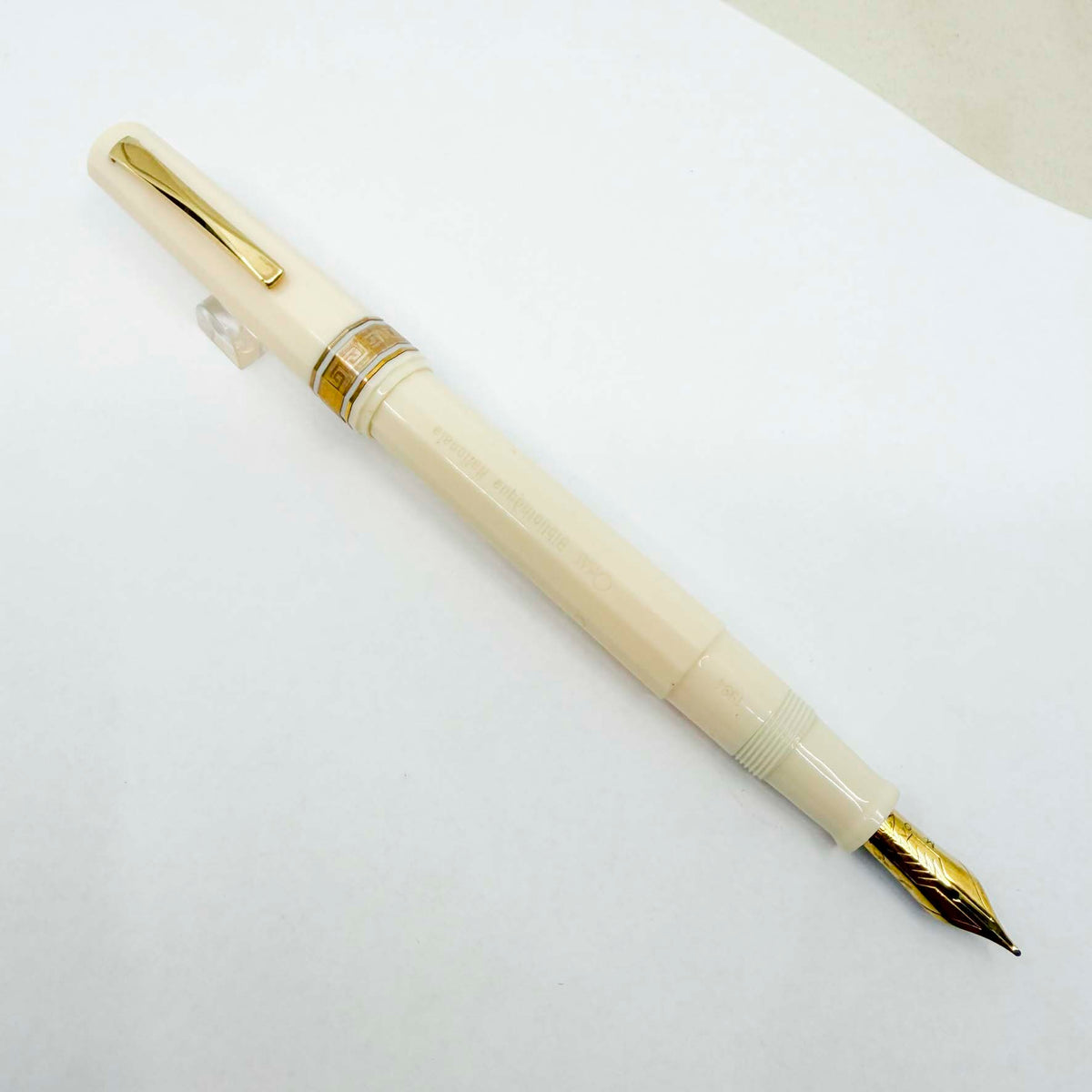 OMAS Ivory Vegetal Resin Bibliotheque Nationale Fountain Pen - Medium 18kt Gold Nib