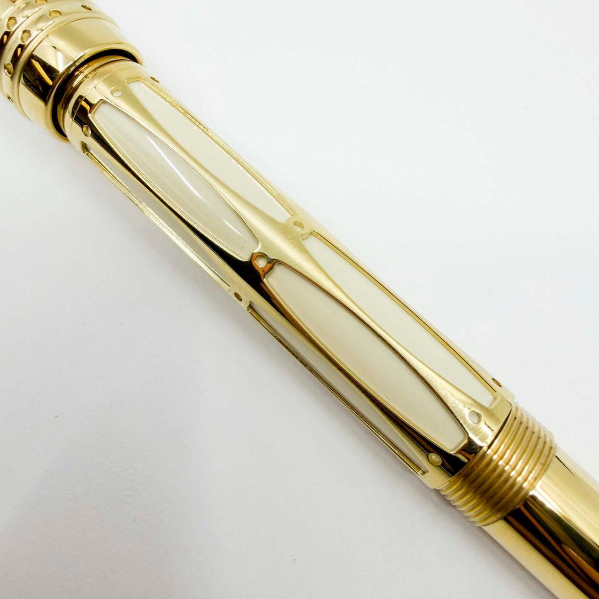 Montblanc Pope Julius II Patron of the Arts Limited Edition Fountain Pen - Medium 18kt Gold Nib