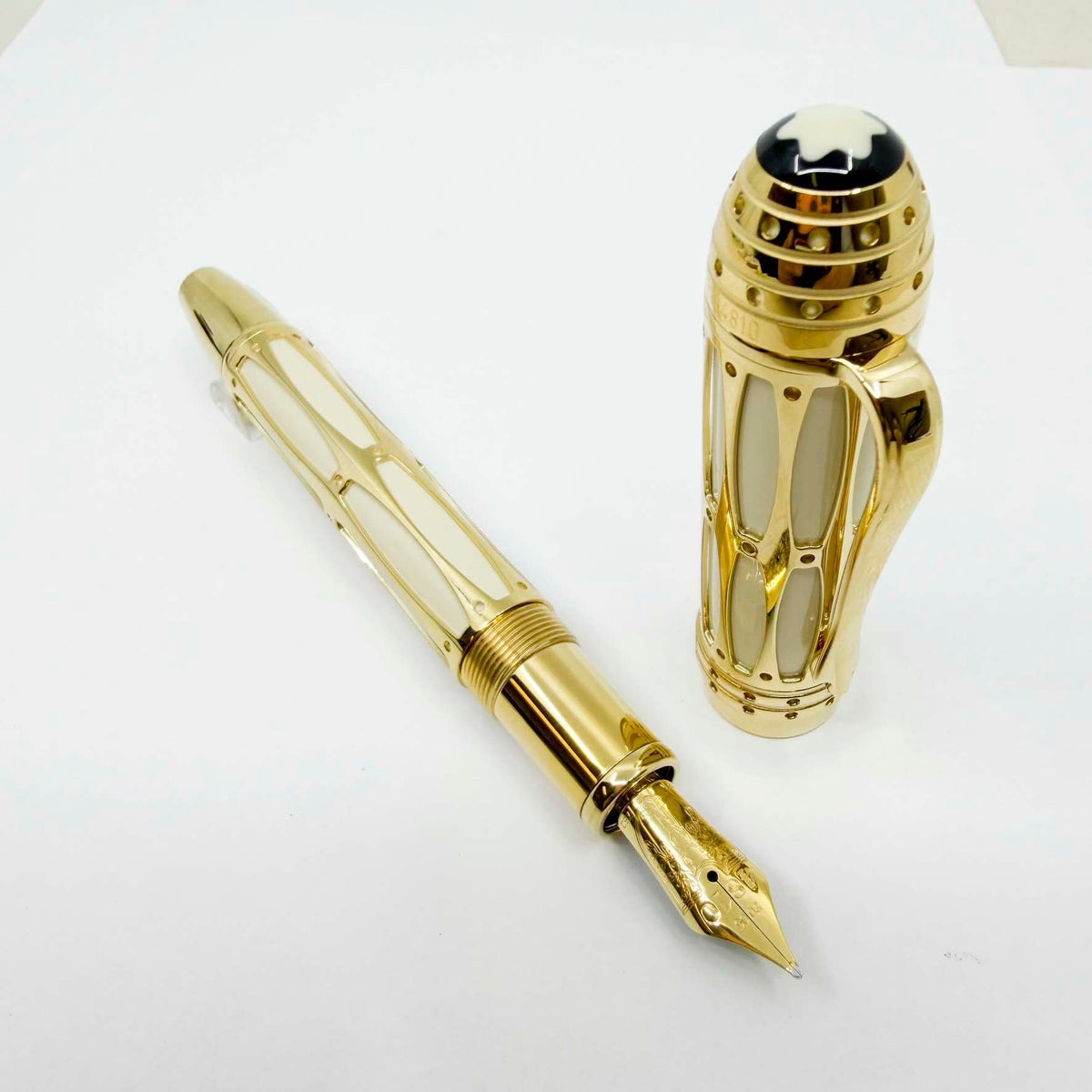Montblanc Pope Julius II Patron of the Arts Limited Edition Fountain Pen - Medium 18kt Gold Nib