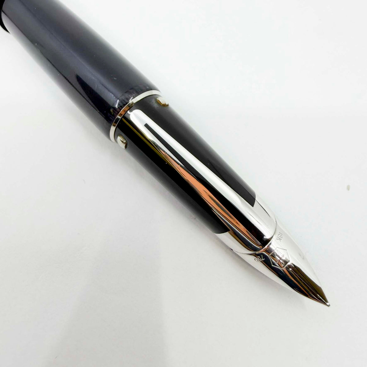 Waterman Edson Black Diamond Fountain Pen - Medium 18kt Gold  Nib - SCARCE!