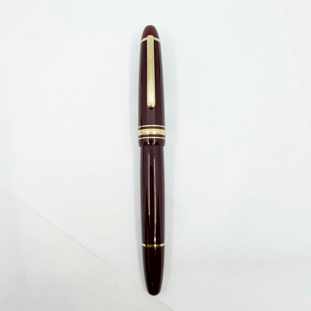 Montblanc Meisterstuck Bordeaux Resin #147 LeGrand Traveler Fountain Pen - Broad 14kt Gold Nib