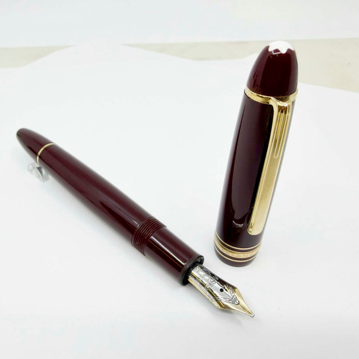 Montblanc Meisterstuck Bordeaux Resin #147 LeGrand Traveler Fountain Pen - Broad 14kt Gold Nib