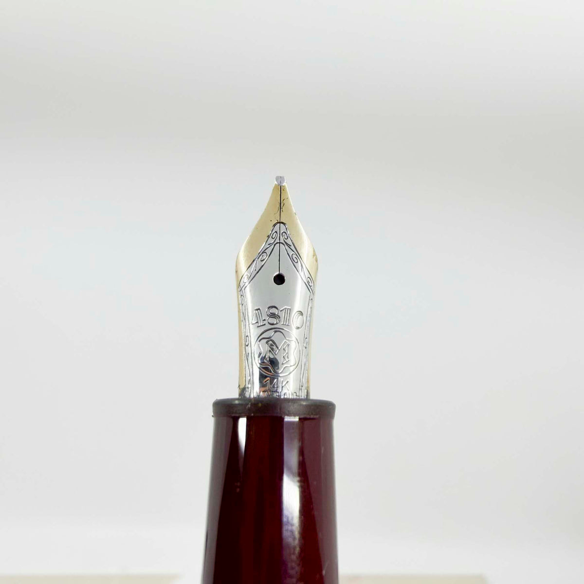 Montblanc Meisterstuck Bordeaux Resin #147 LeGrand Traveler Fountain Pen - Broad 14kt Gold Nib