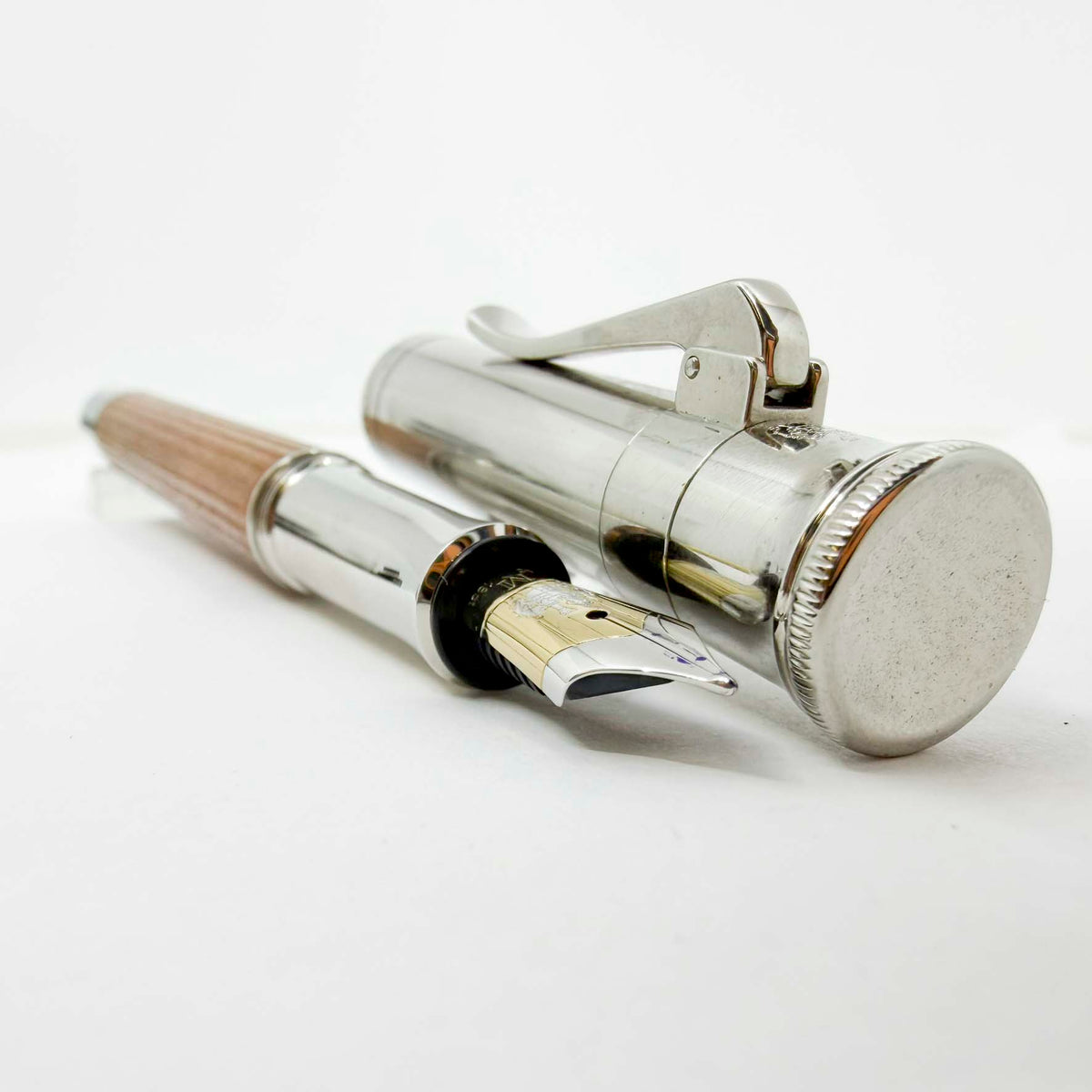 Graf von Faber Castell Classic Pernambuco Fountain Pen - Medium 18kt Gold Nib