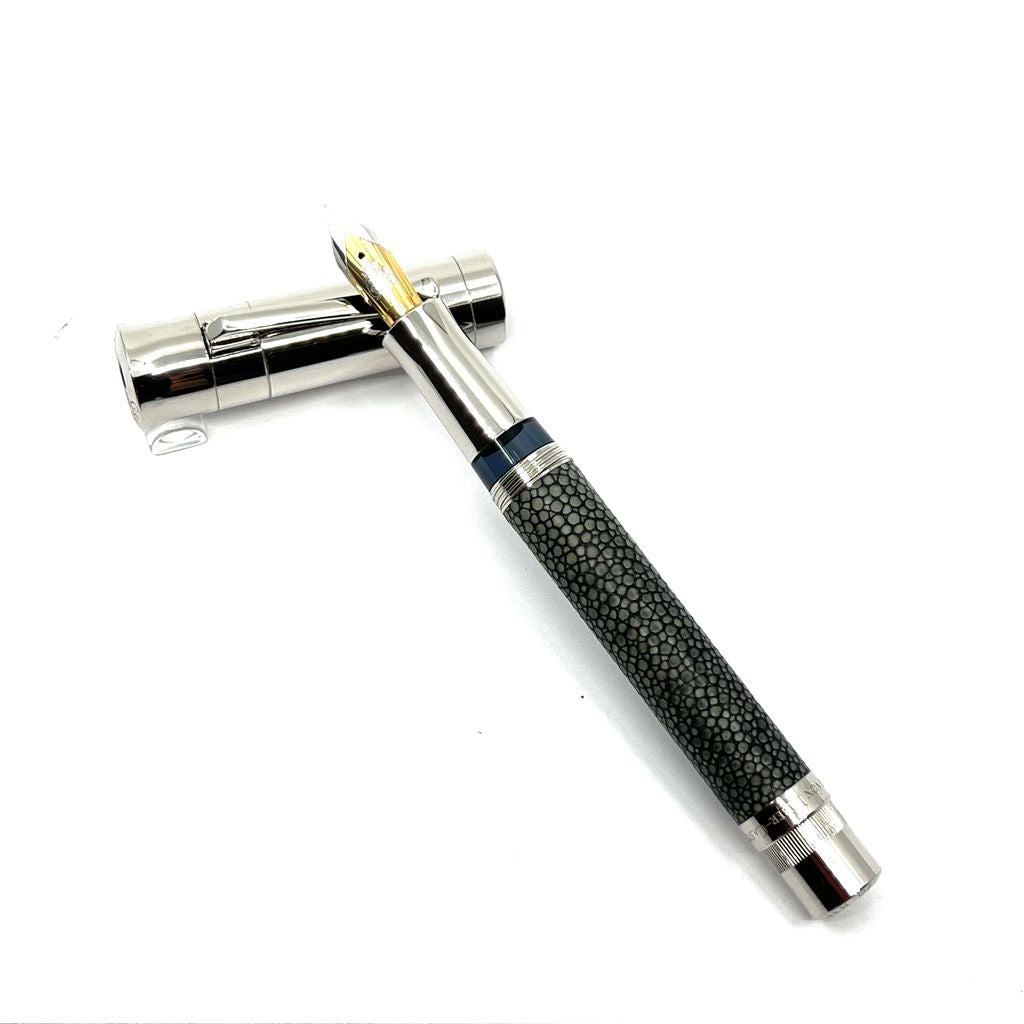 Graf von Faber-Castell Anthracite Stingray Fountain Pen of the Year 2005